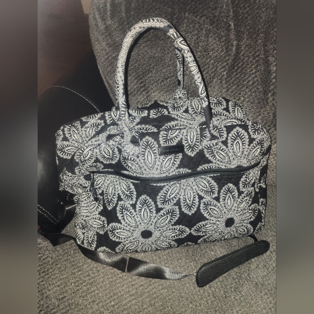 Vera Bradley Weekender Bag in Blanco Bouquet